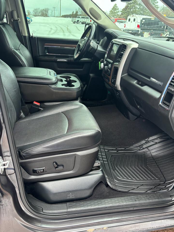 RAM 1500 Laramie 4x4 Quad Cab 6'4" Box 2017