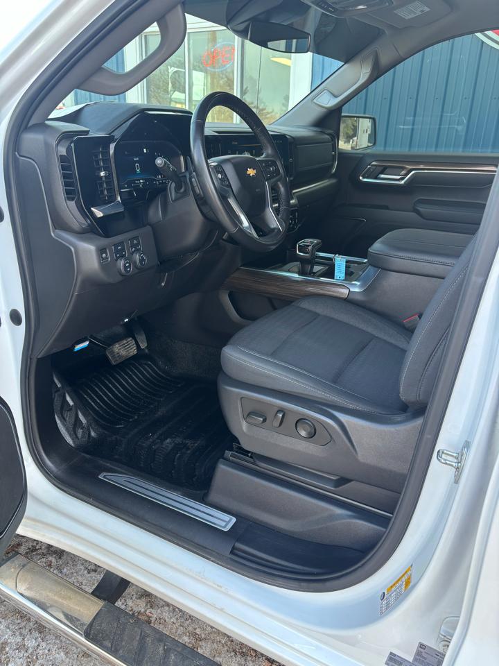 Chevrolet Silverado 1500 4WD Crew Cab 157" LT 2023