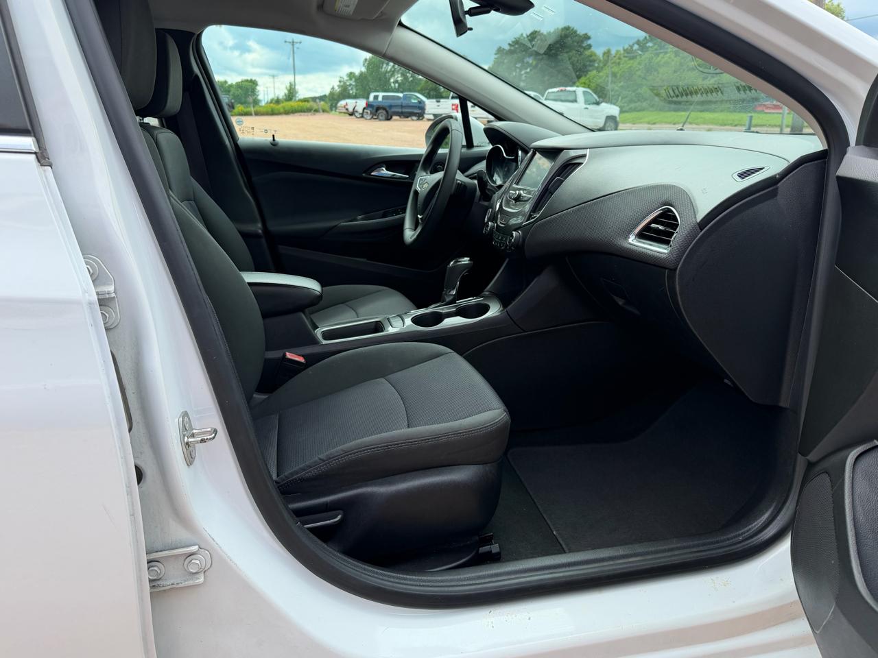 Chevrolet Cruze 4dr Sdn 1.4L LT w/1SD 2017