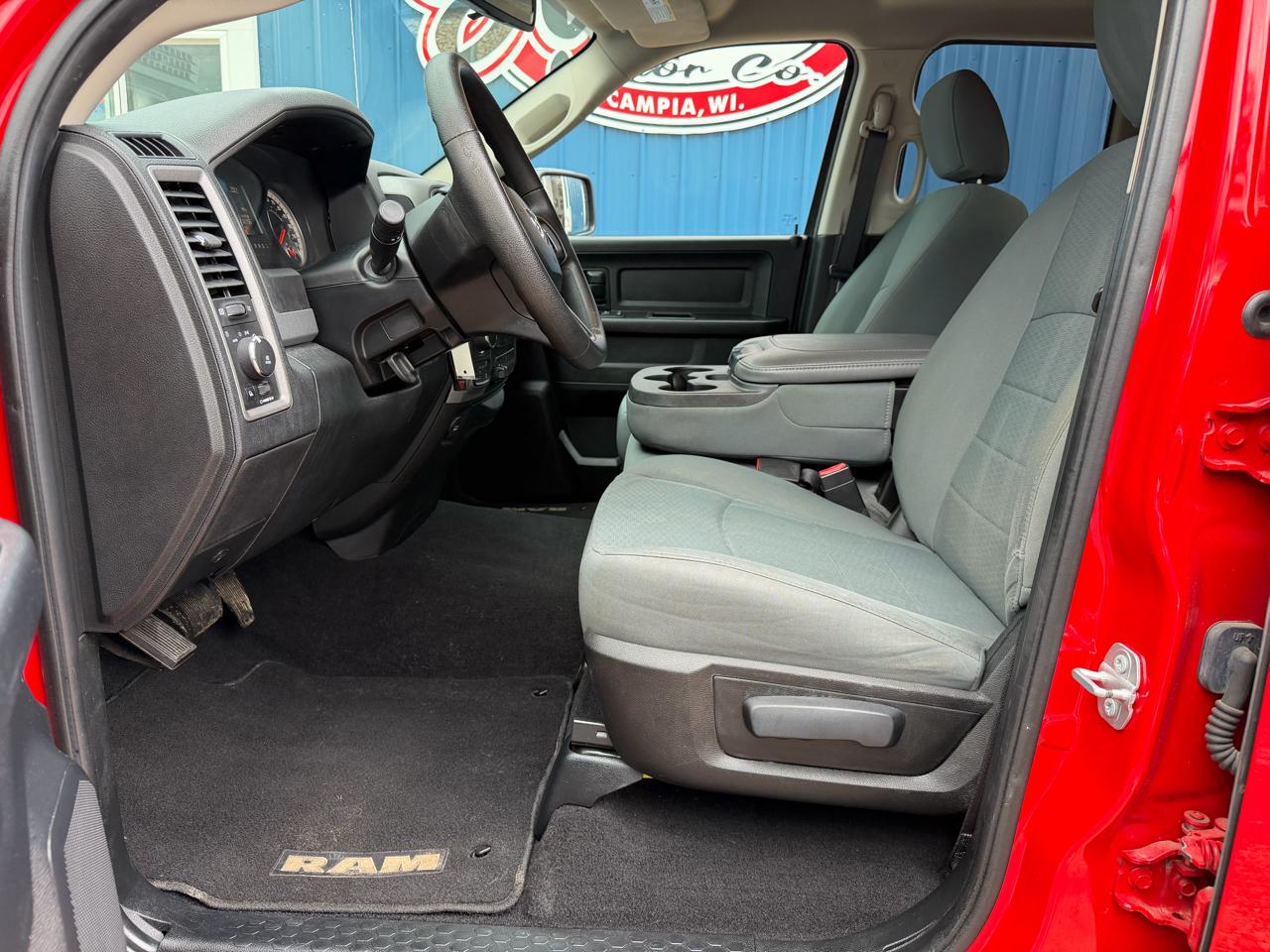 RAM 1500 4WD Quad Cab 140.5" Express 2016