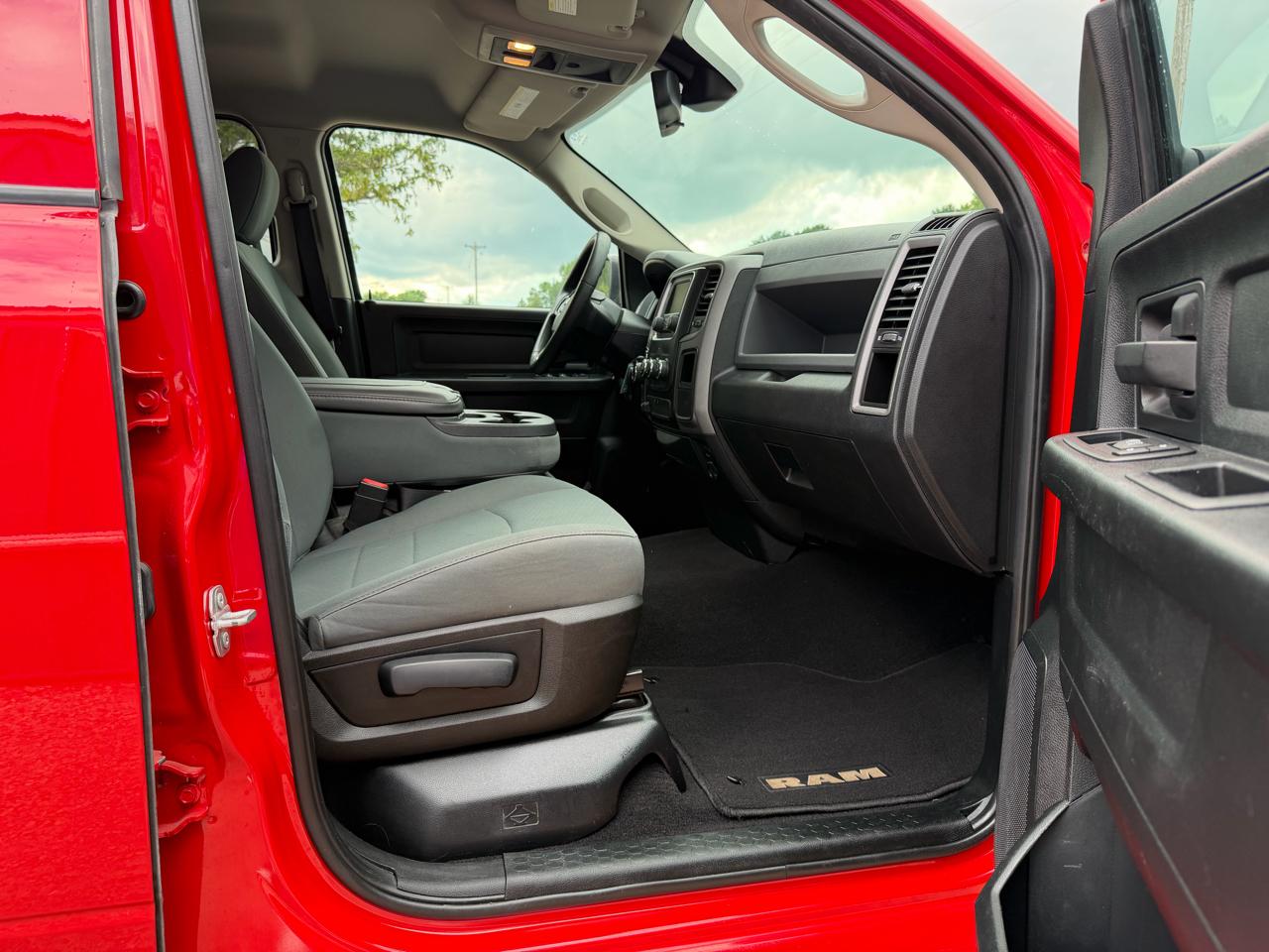 RAM 1500 4WD Quad Cab 140.5" Express 2016