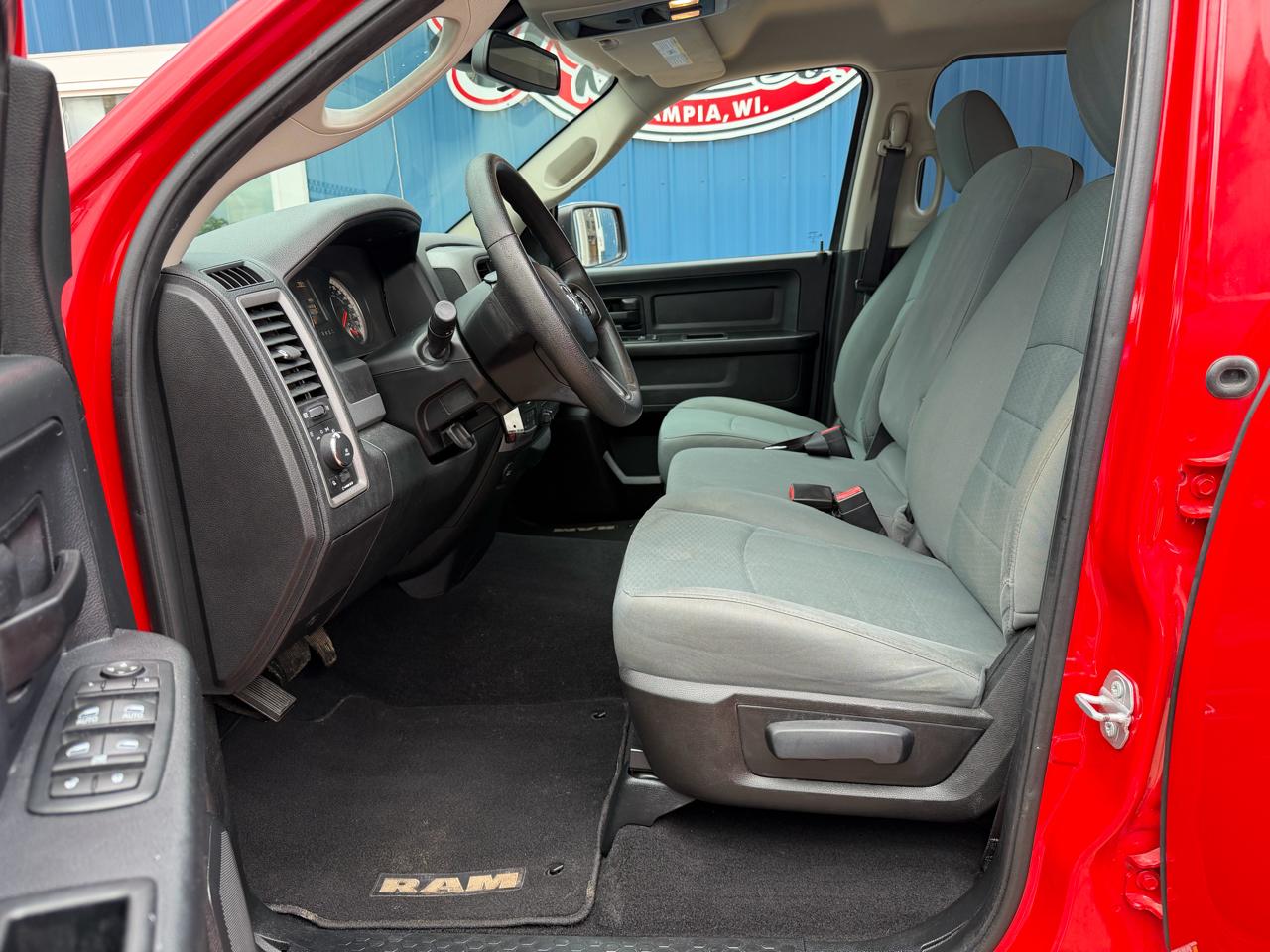 RAM 1500 4WD Quad Cab 140.5" Express 2016