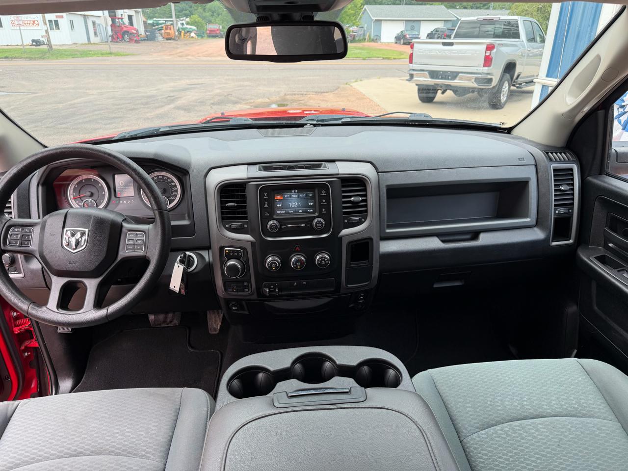 RAM 1500 4WD Quad Cab 140.5" Express 2016