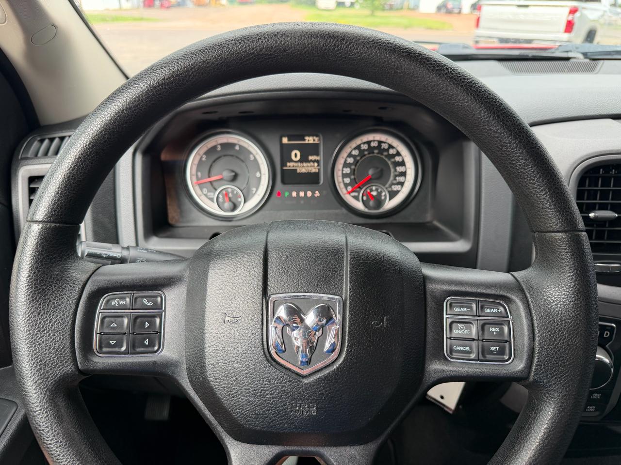 RAM 1500 4WD Quad Cab 140.5" Express 2016