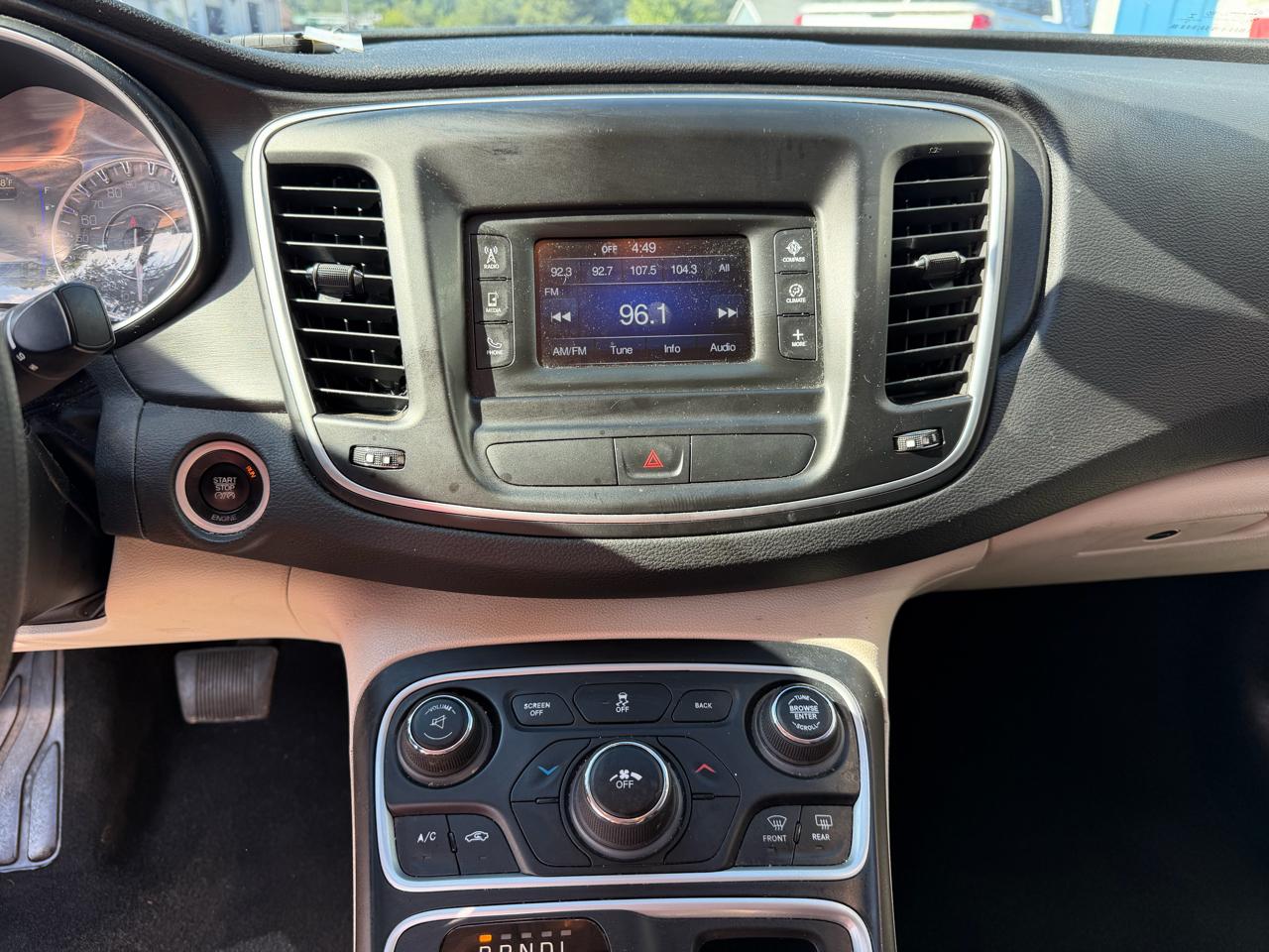 Chrysler 200 4dr Sdn Limited FWD 2016