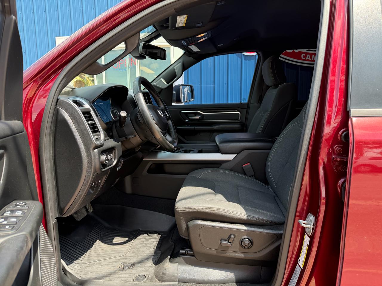 RAM 1500 Big Horn/Lone Star 4x4 Crew Cab 5'7" Box 2019