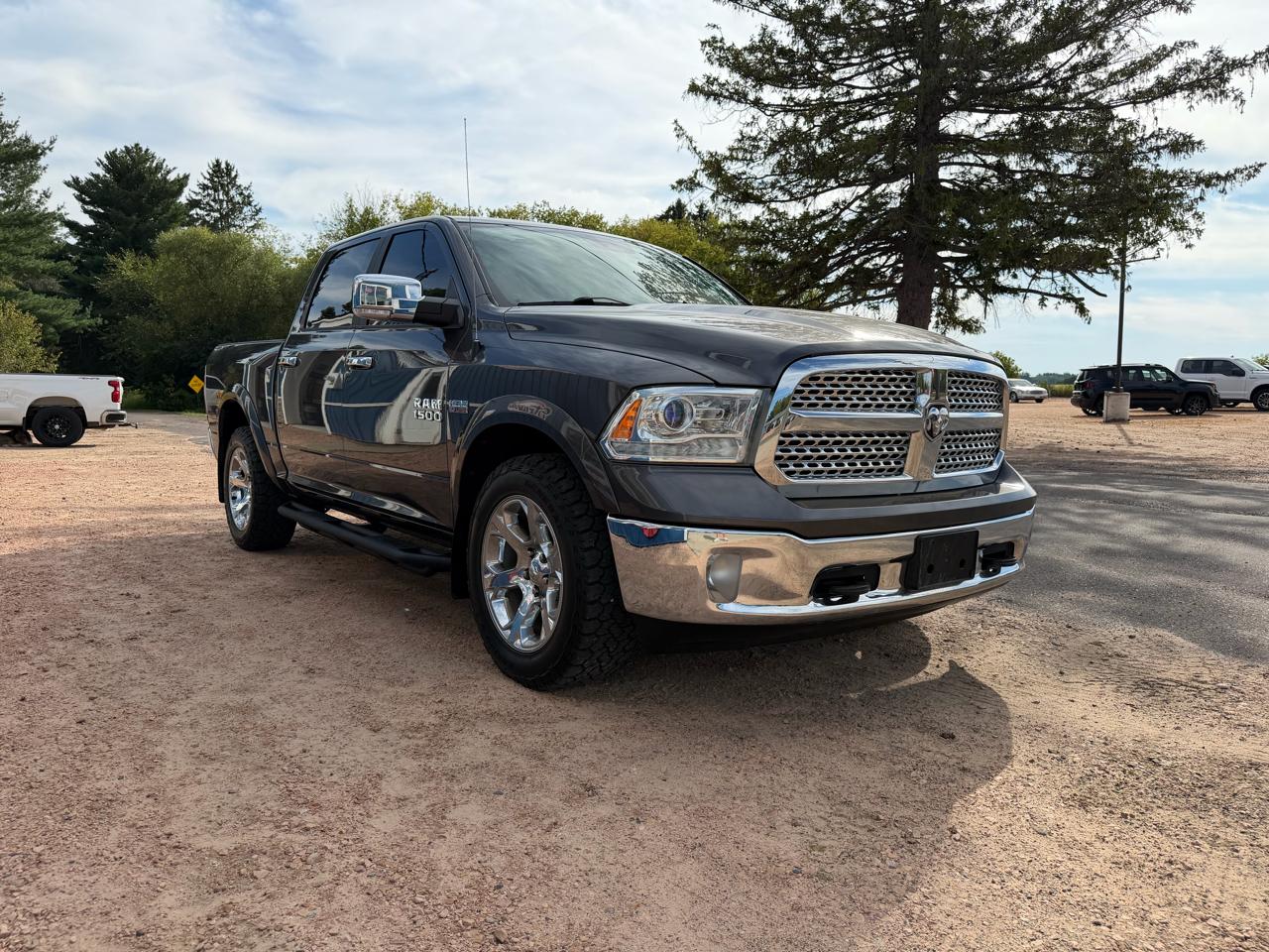 RAM 1500 Laramie 4x4 Crew Cab 5'7" Box 2017
