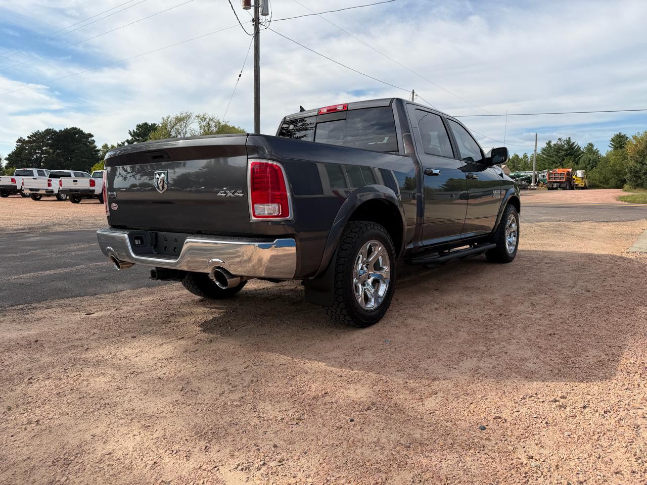 RAM 1500 Laramie 4x4 Crew Cab 5'7" Box 2017