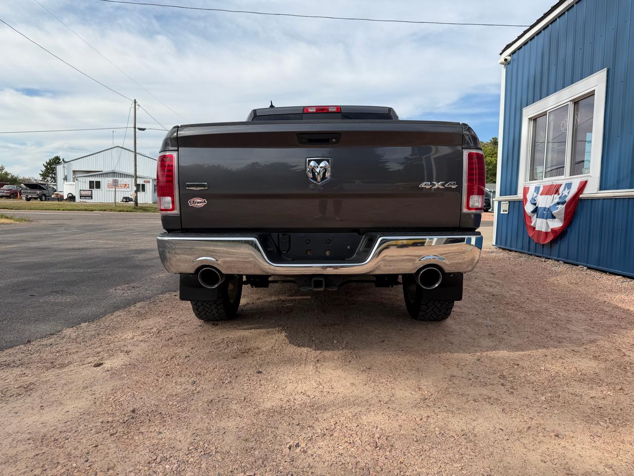 RAM 1500 Laramie 4x4 Crew Cab 5'7" Box 2017
