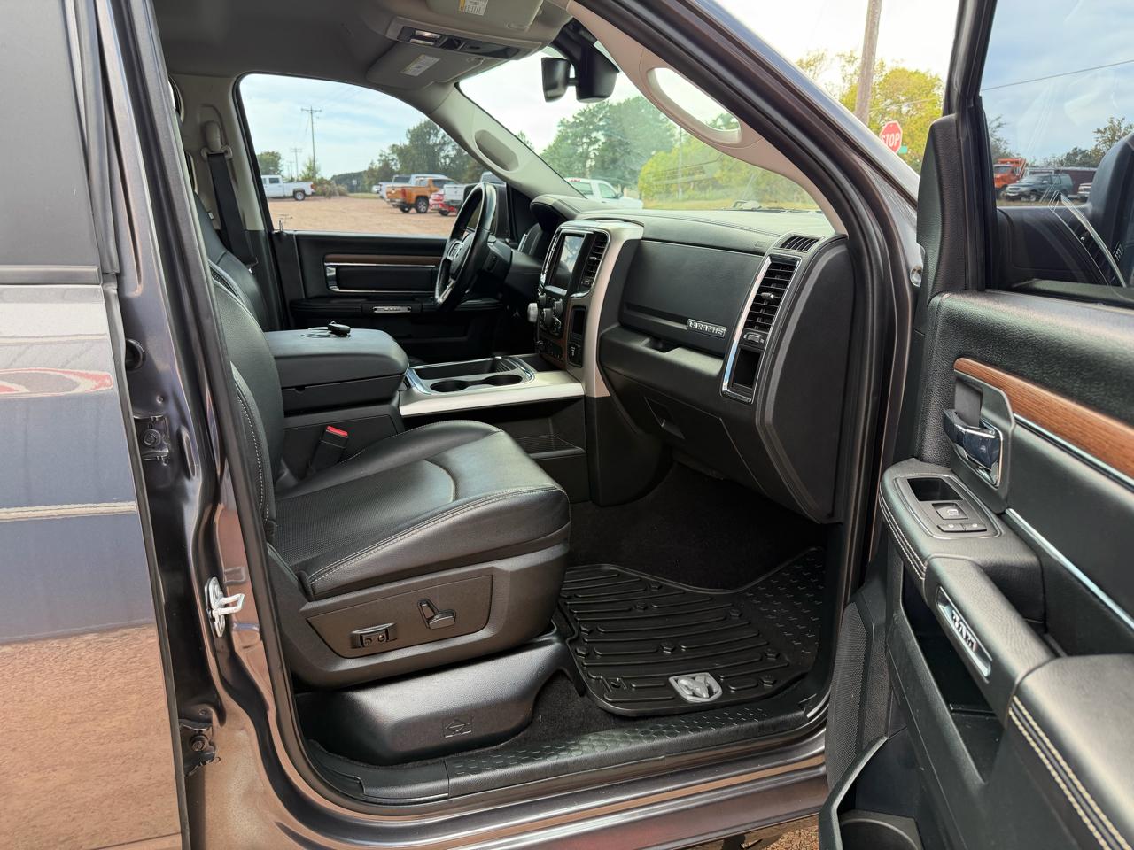 RAM 1500 Laramie 4x4 Crew Cab 5'7" Box 2017