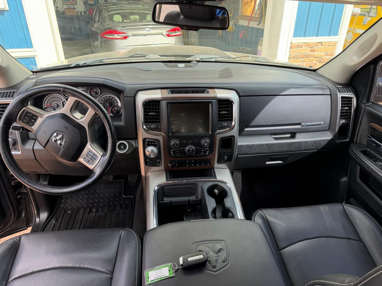RAM 1500 Laramie 4x4 Crew Cab 5'7" Box 2017