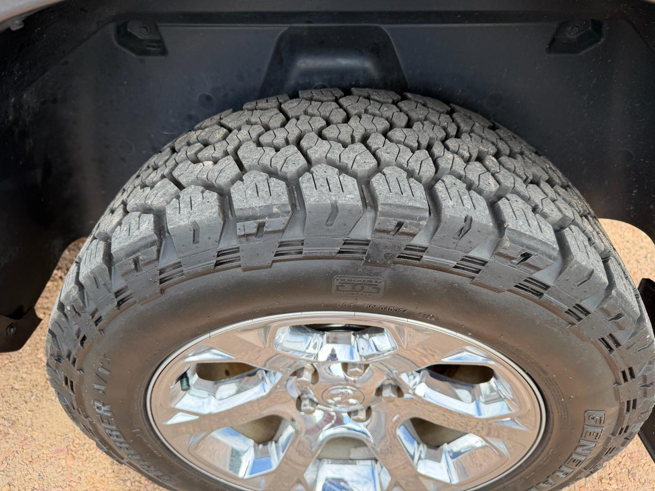 RAM 1500 Laramie 4x4 Crew Cab 5'7" Box 2017