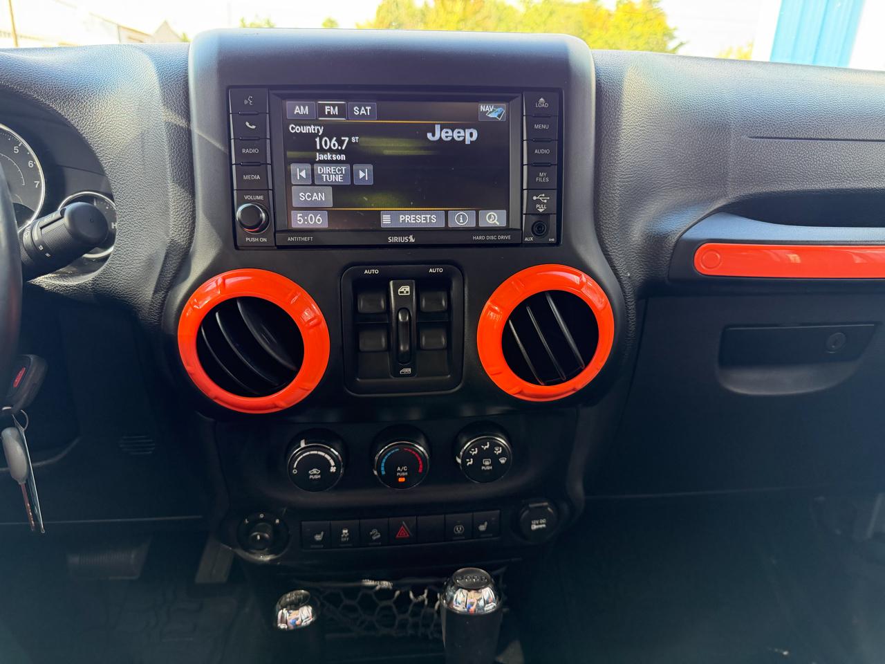 Jeep Wrangler Unlimited 4WD 4dr Sahara 2015