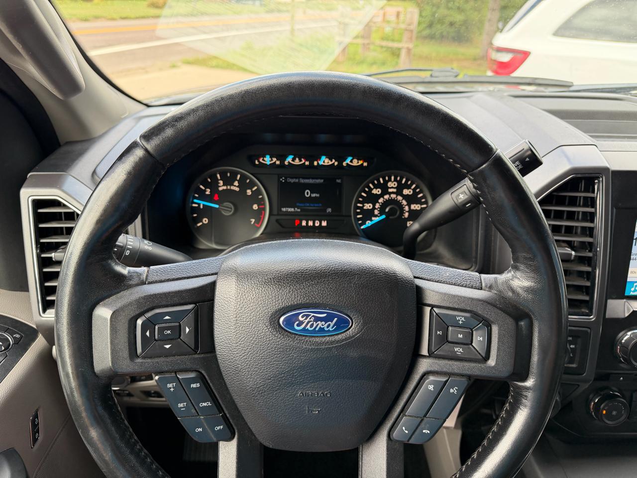Ford F-150 SuperCrew 150" XLT 4WD 2018
