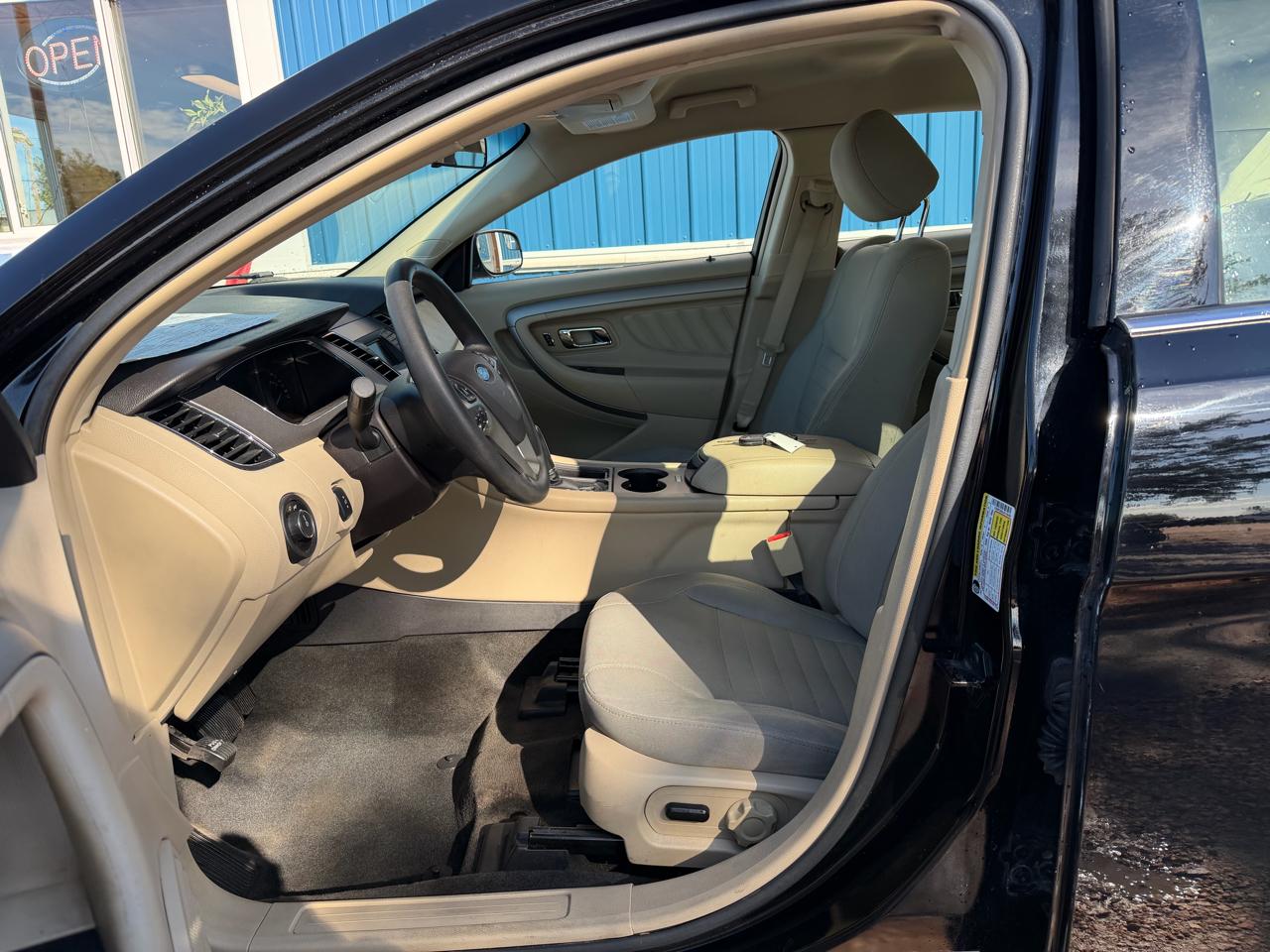 Ford Taurus SE FWD 2018