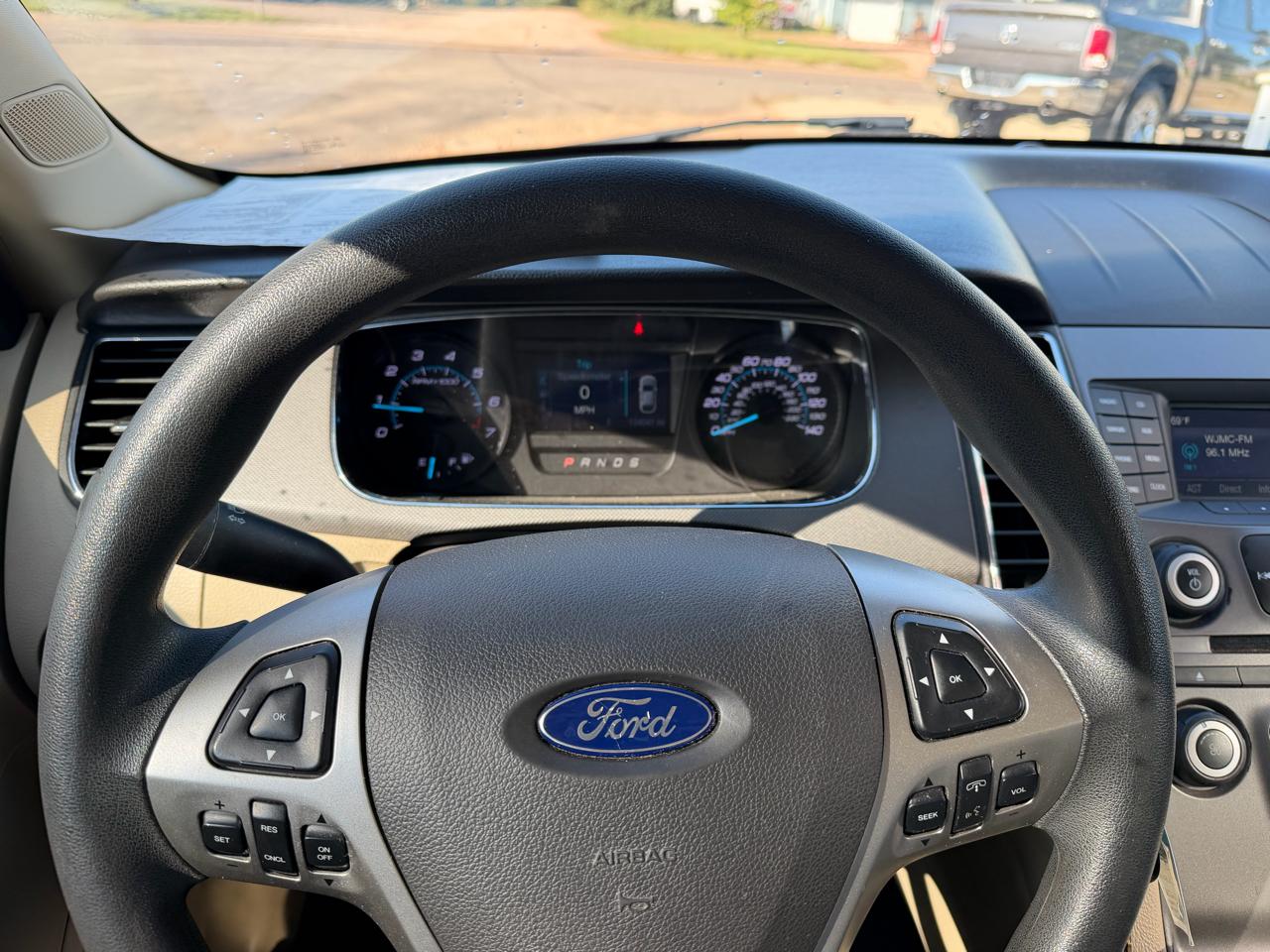 Ford Taurus SE FWD 2018