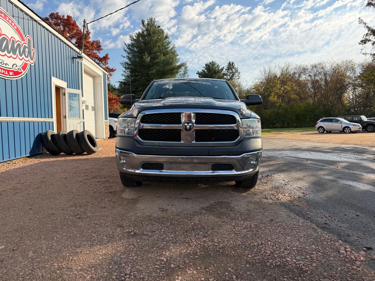 RAM 1500 4WD Quad Cab 140.5" ST 2017