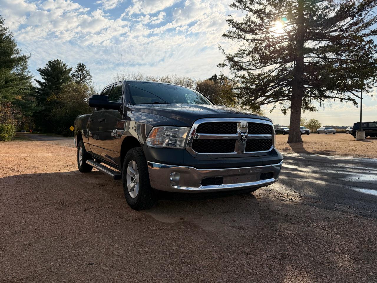 RAM 1500 4WD Quad Cab 140.5" ST 2017