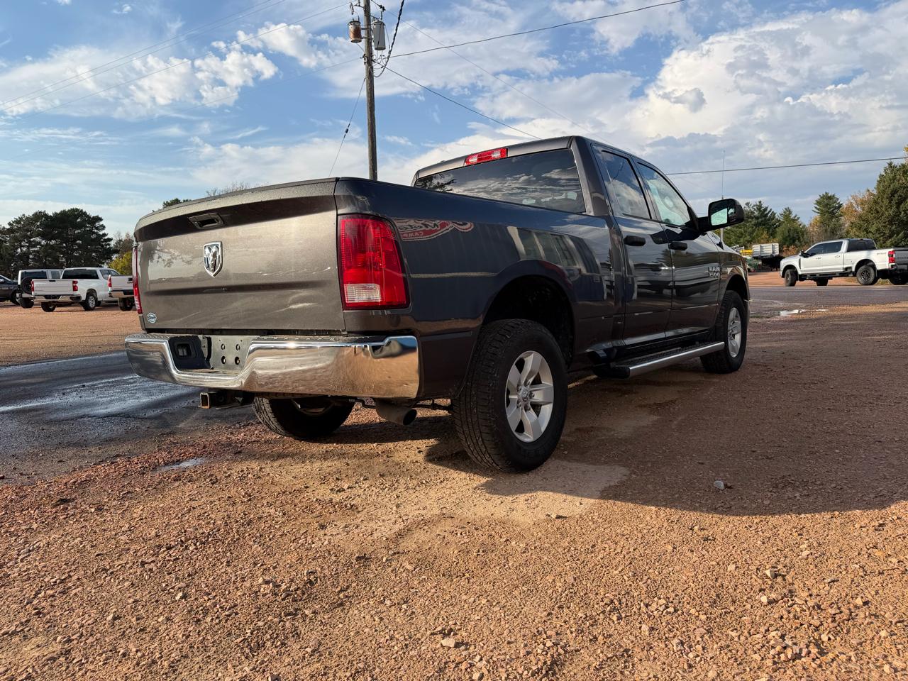 RAM 1500 4WD Quad Cab 140.5" ST 2017