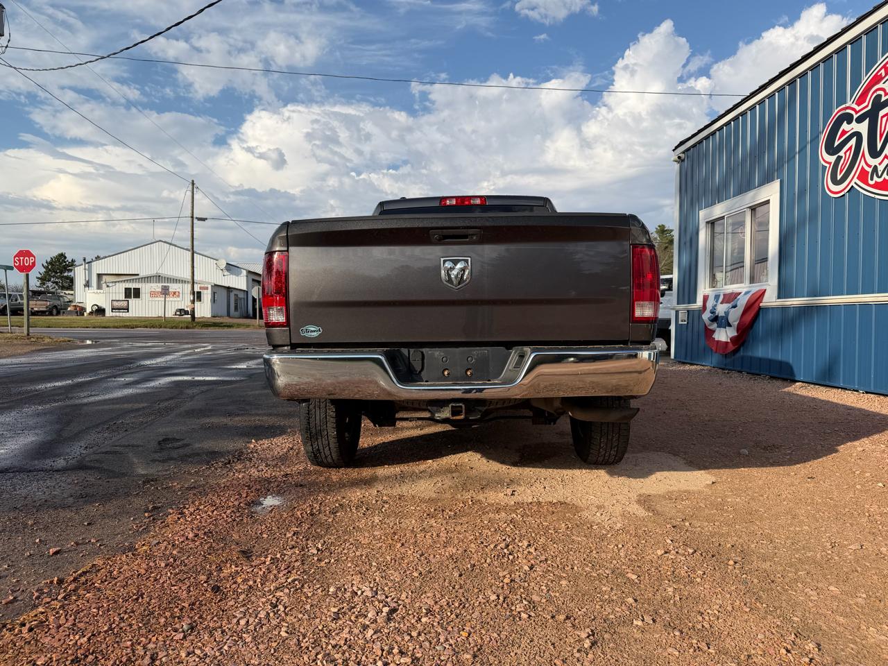 RAM 1500 4WD Quad Cab 140.5" ST 2017