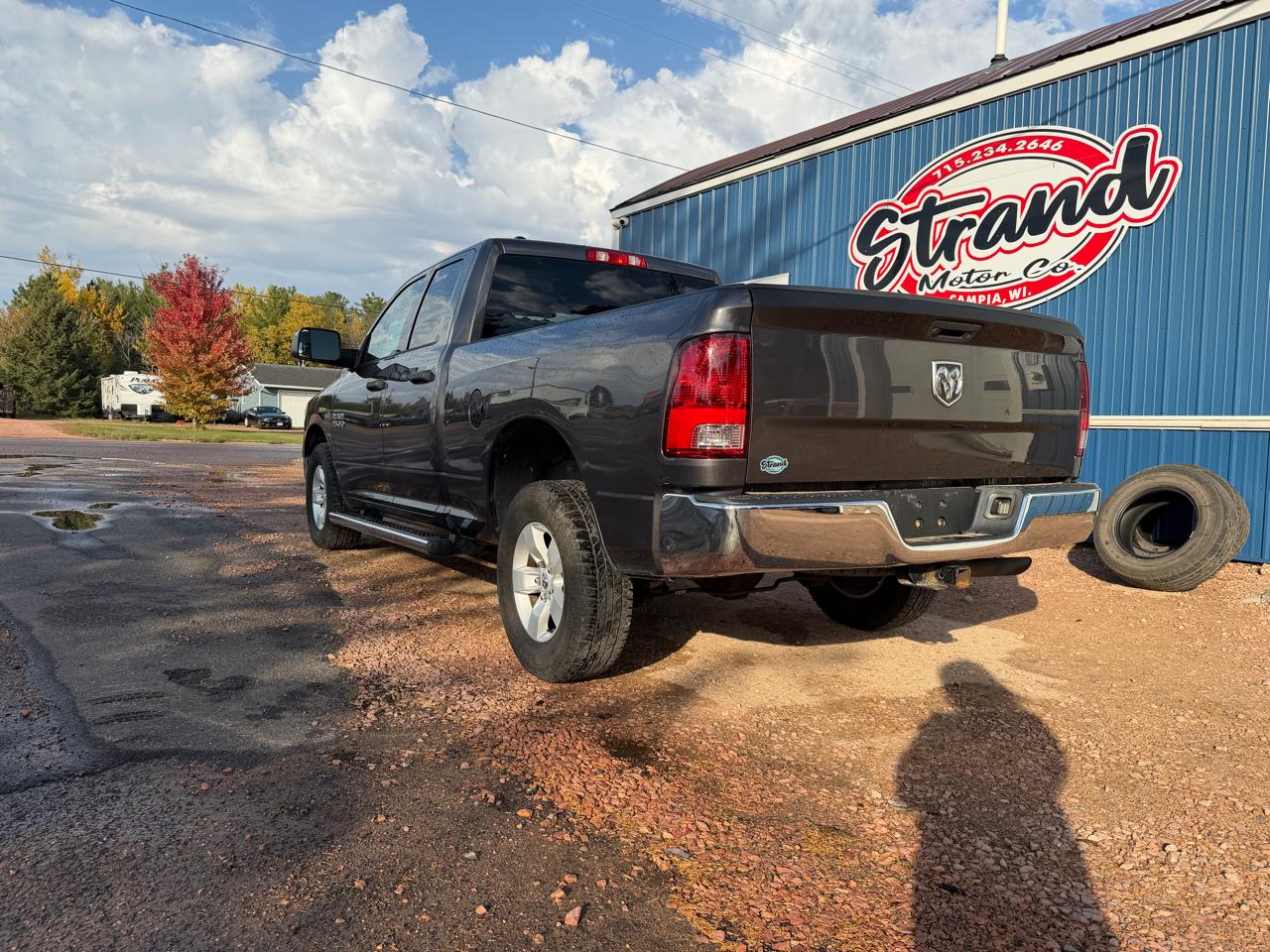 RAM 1500 4WD Quad Cab 140.5" ST 2017