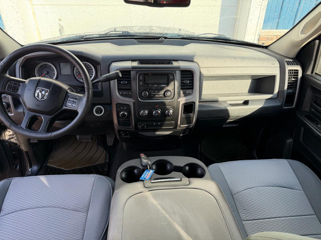 RAM 1500 4WD Quad Cab 140.5" ST 2017