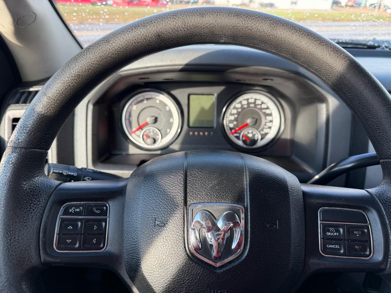 RAM 1500 4WD Quad Cab 140.5" ST 2017