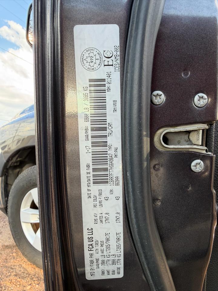 RAM 1500 4WD Quad Cab 140.5" ST 2017