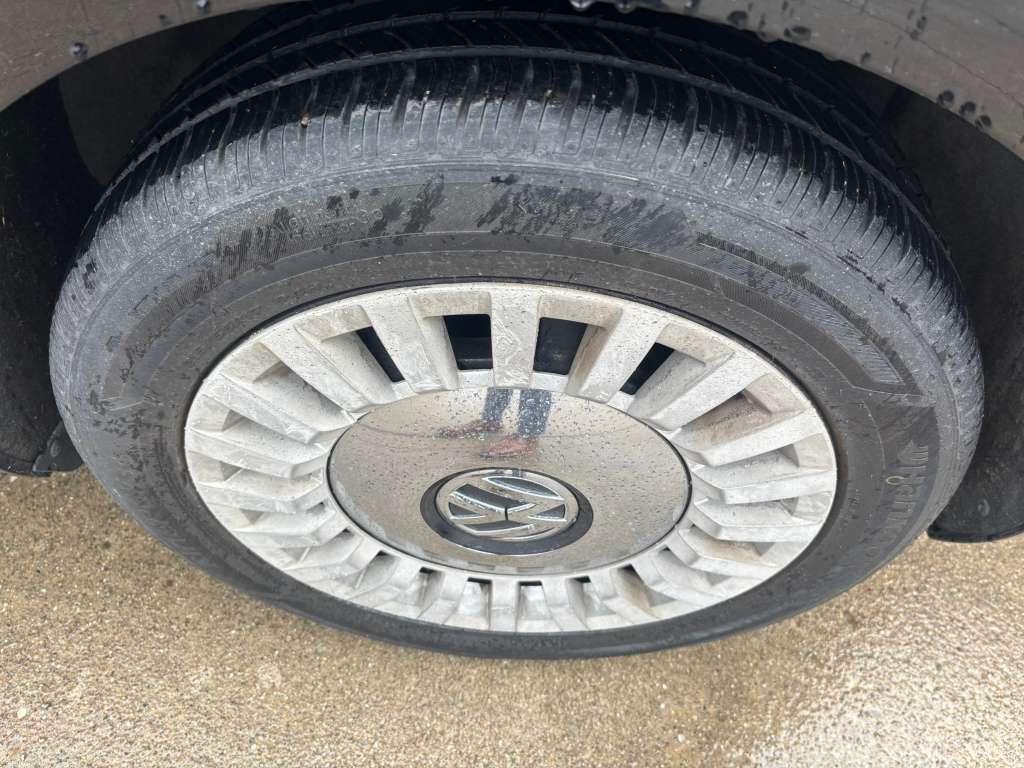 Volkswagen Beetle 2.5L Convertible 2013