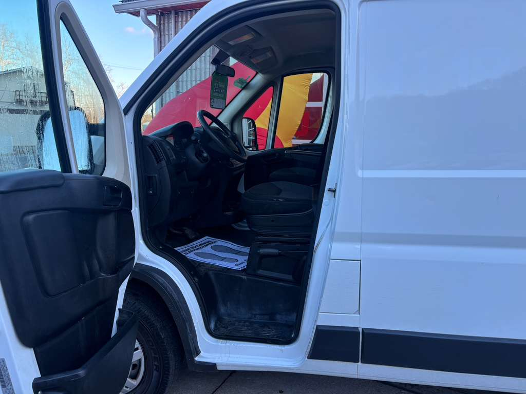 RAM Promaster 1500 Low Roof Tradesman 136-in. WB 2017