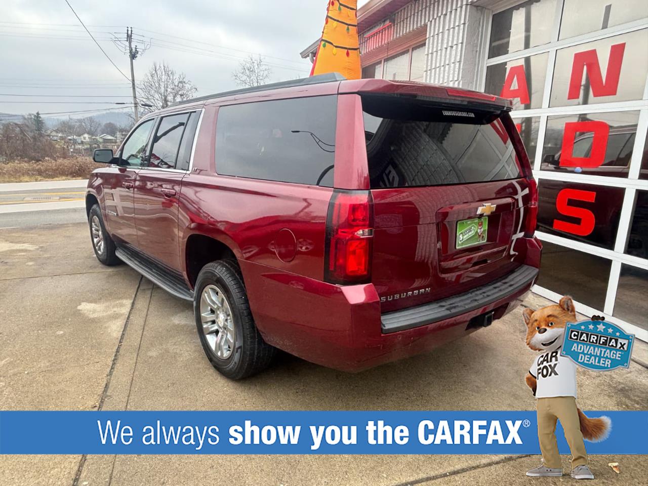 2017 Chevrolet Suburban LT's photo