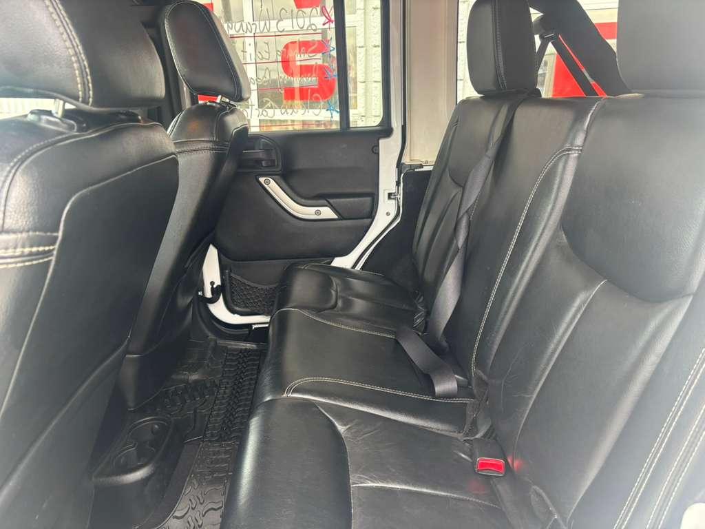 Jeep Wrangler Unlimited Sahara 4WD 2013