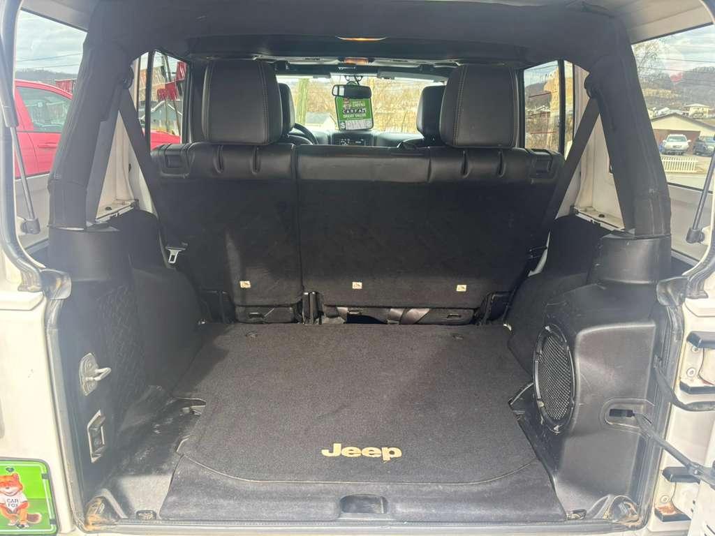 Jeep Wrangler Unlimited Sahara 4WD 2013