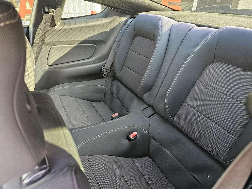 Ford Mustang V6 Coupe 2015