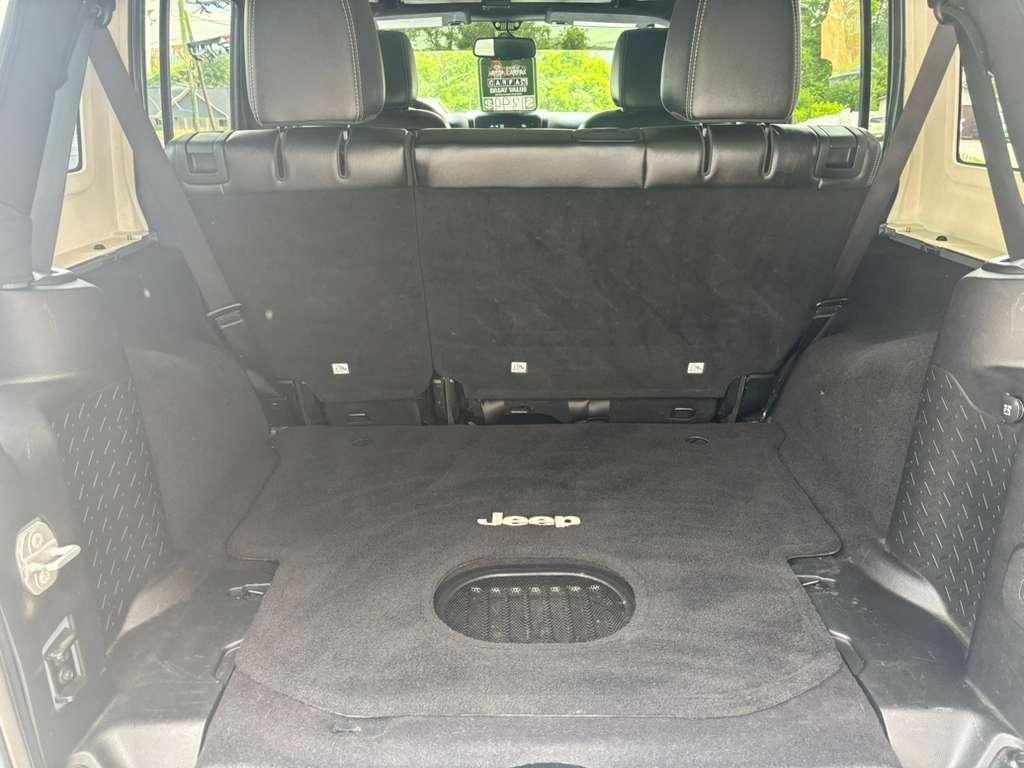 Jeep Wrangler Unlimited Sahara 4WD 2015