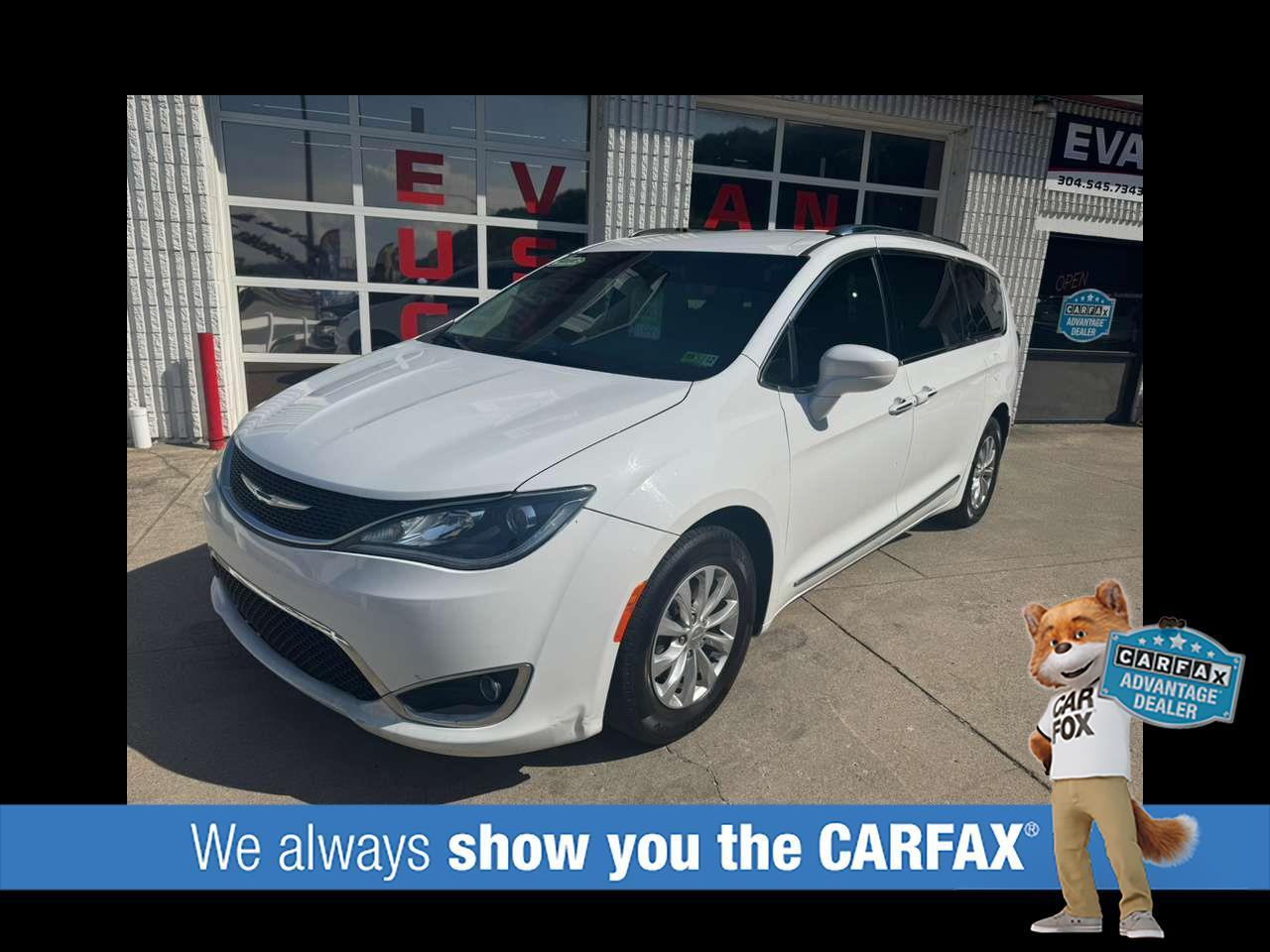 2018 Chrysler Pacifica Touring L's photo