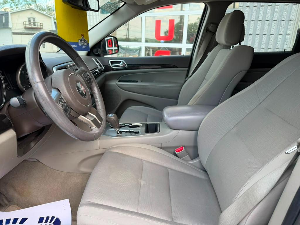 Jeep Grand Cherokee Laredo 4WD 2012