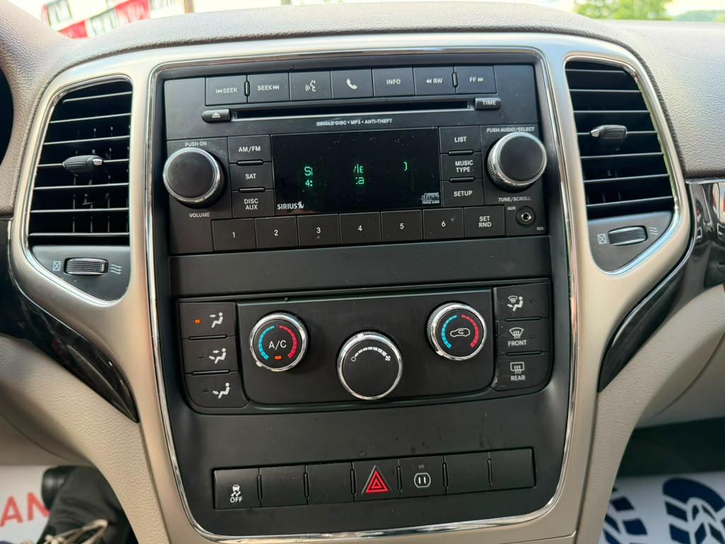 Jeep Grand Cherokee Laredo 4WD 2012