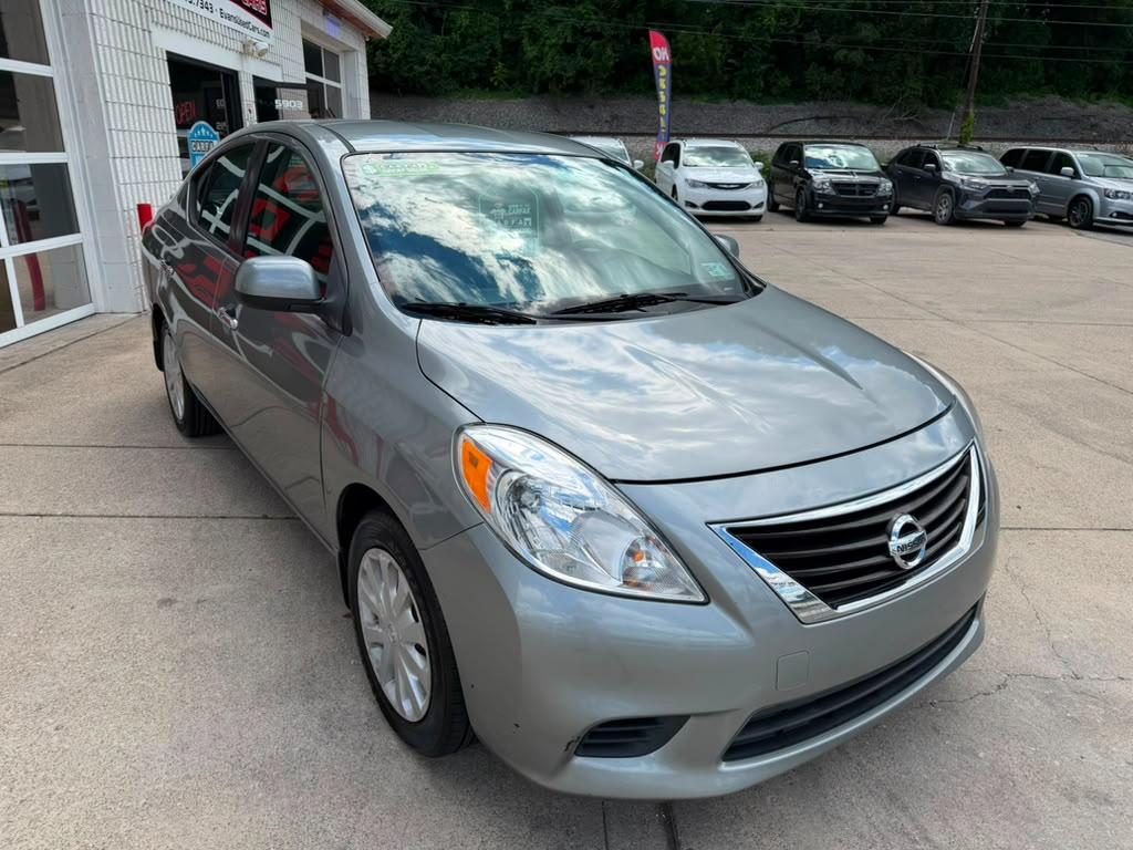 Nissan Versa 1.6 S 4A 2013