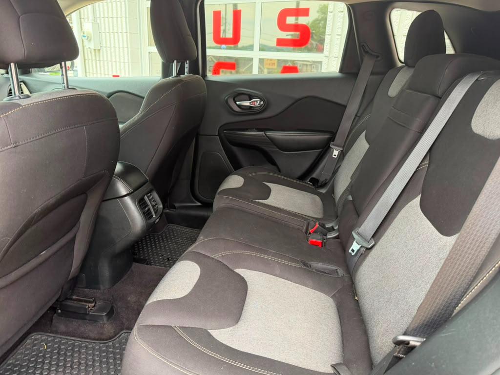 Jeep Cherokee Sport 4WD 2016