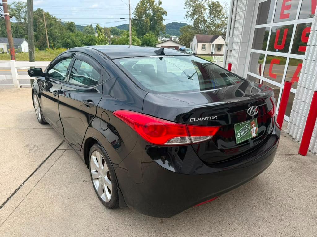 Hyundai Elantra GLS M/T 2013