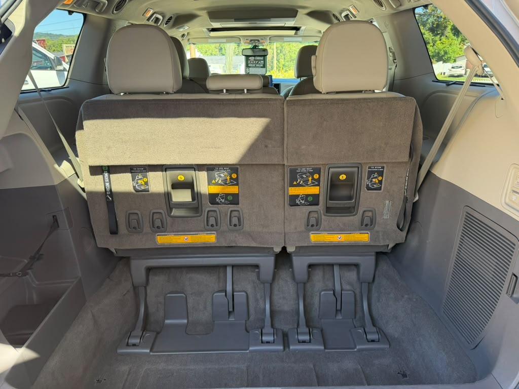 Toyota Sienna XLE FWD 8-Passenger V6 2012