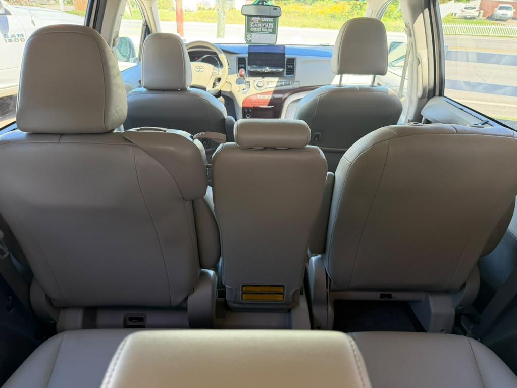 Toyota Sienna XLE FWD 8-Passenger V6 2012