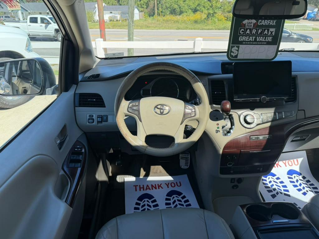 Toyota Sienna XLE FWD 8-Passenger V6 2012