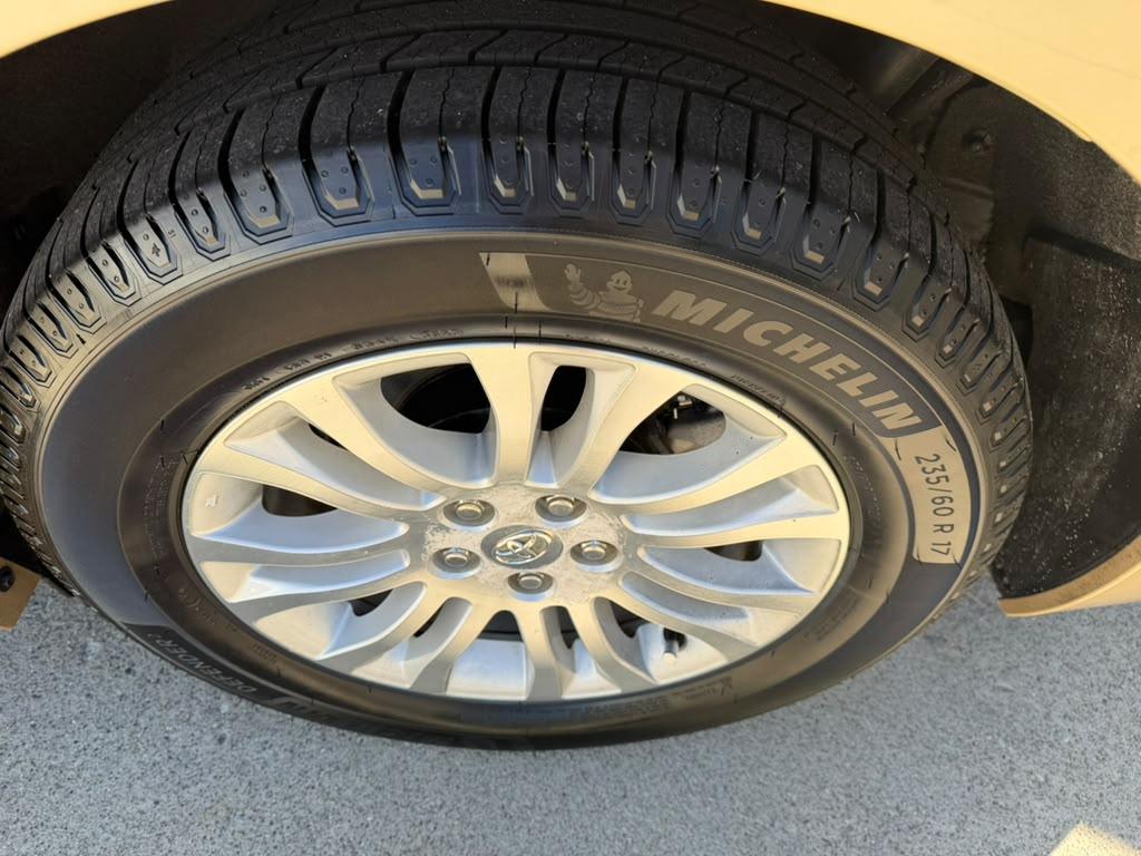 Toyota Sienna XLE FWD 8-Passenger V6 2012