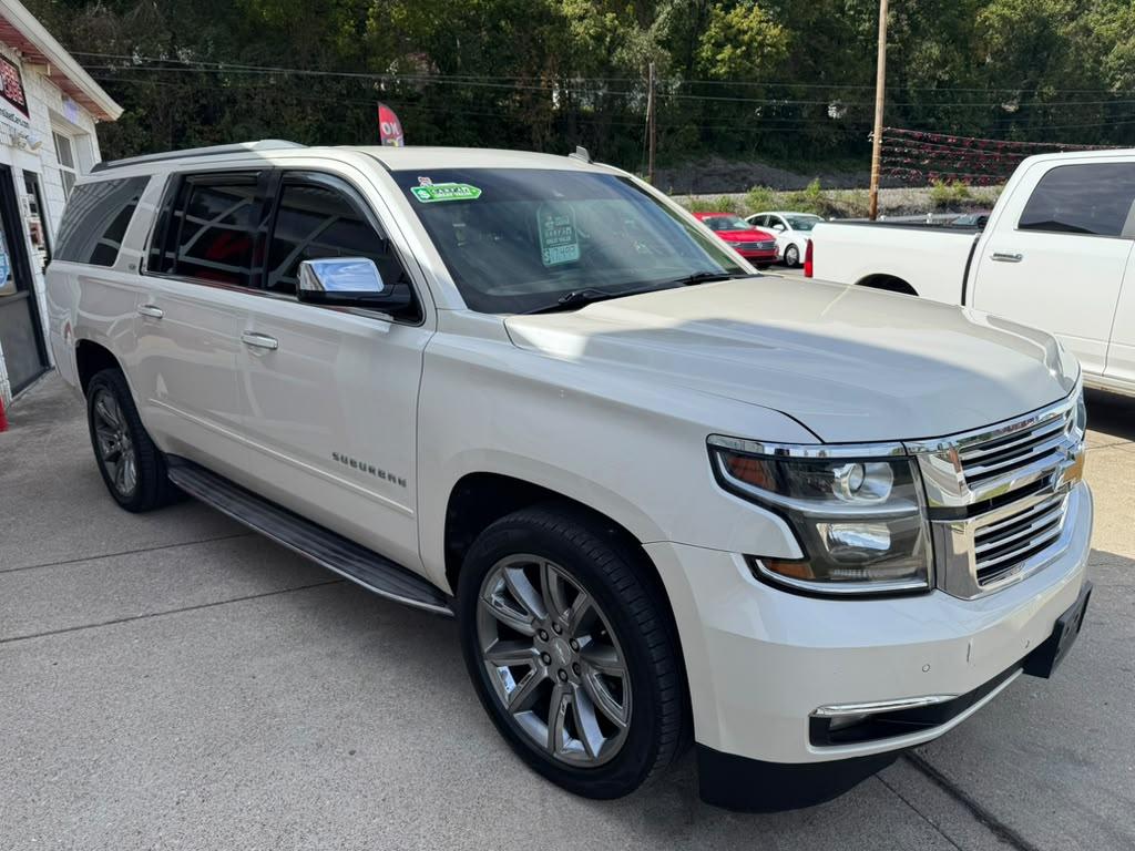 Chevrolet Suburban photo 2
