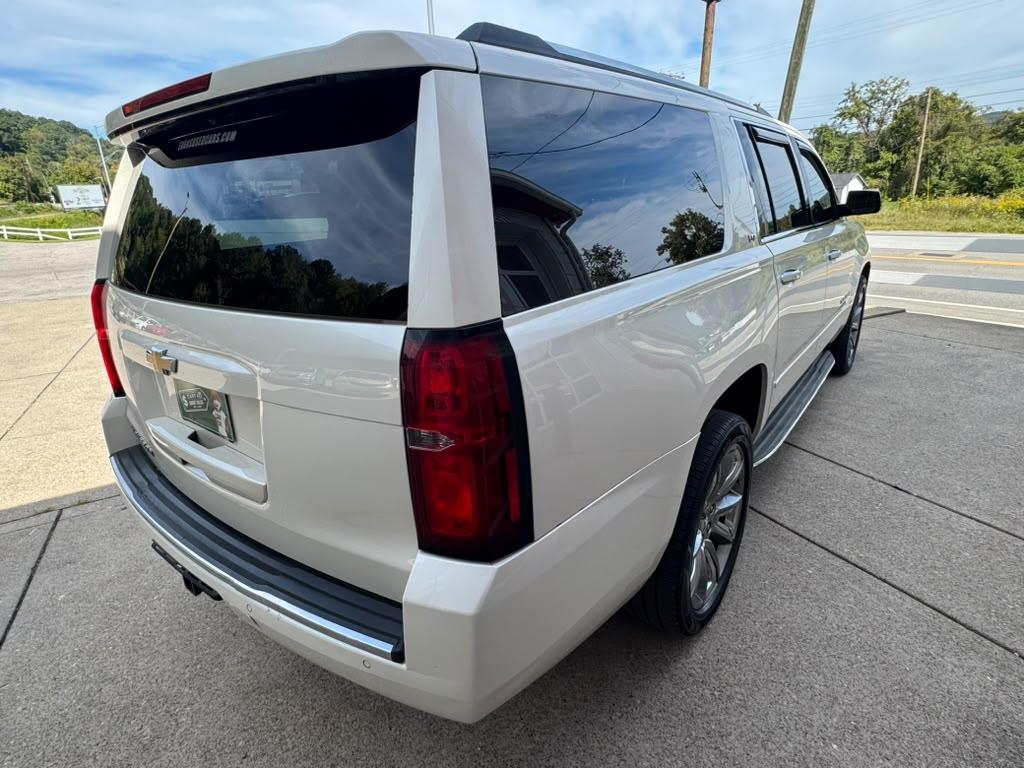 Chevrolet Suburban photo 3