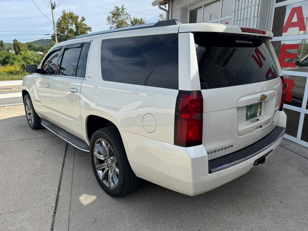 Chevrolet Suburban photo 4