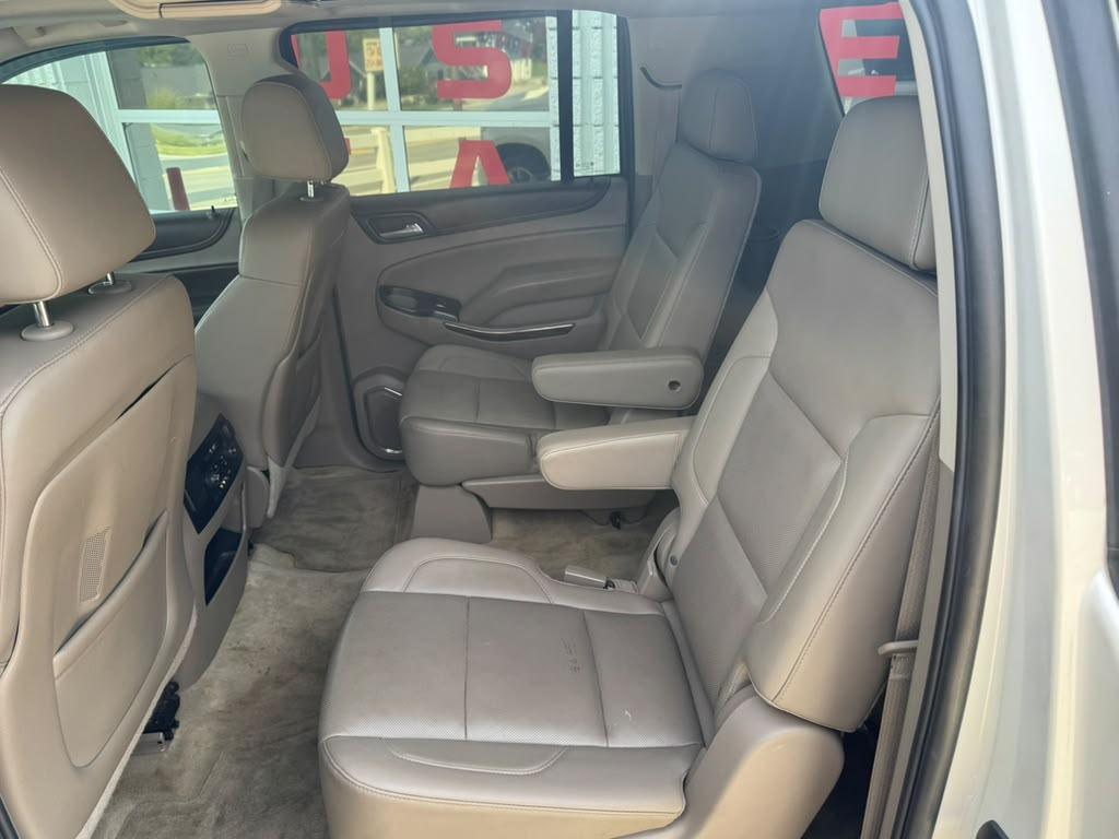 Chevrolet Suburban photo 7