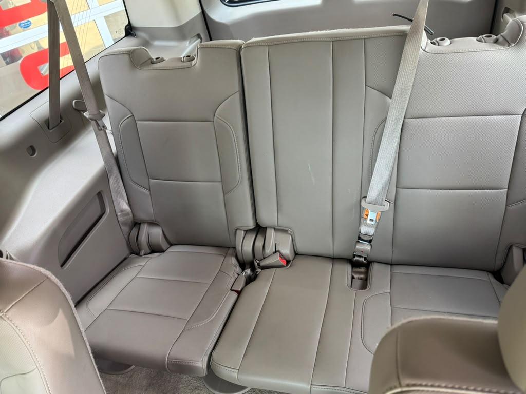 Chevrolet Suburban photo 8
